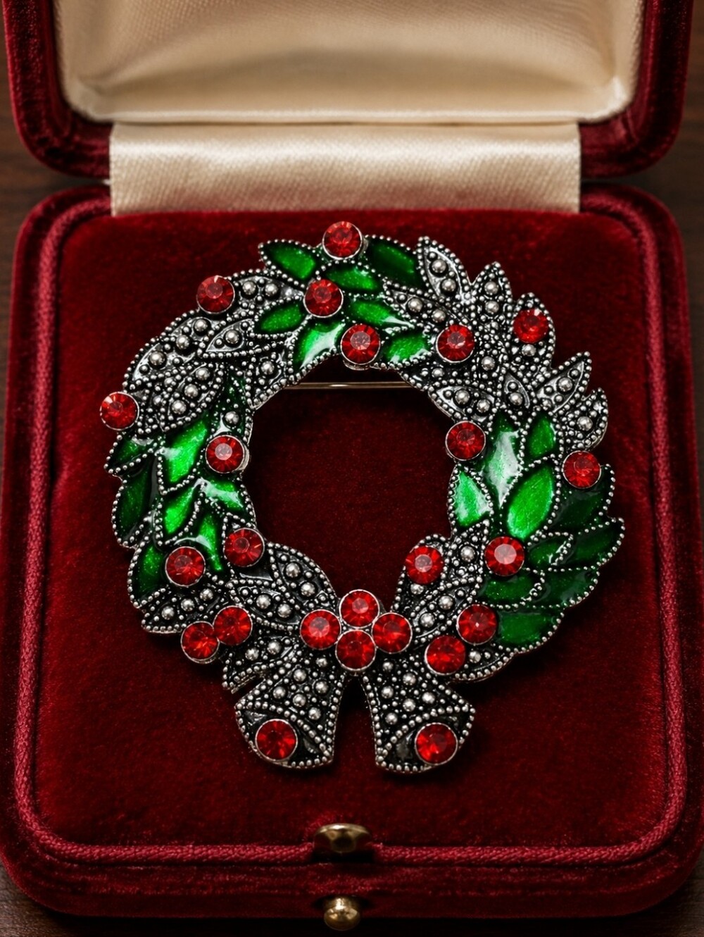 Vintage Round Circle Wreath Silver Tone Leaves Red Rhinestone Christmas Brooch